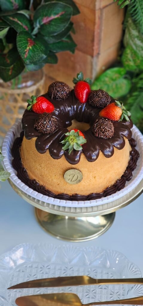 Bolo banhado de chocolate