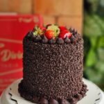 Torta Brigadeiruda com Morangos