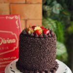 Torta Brigadeiruda com Morangos