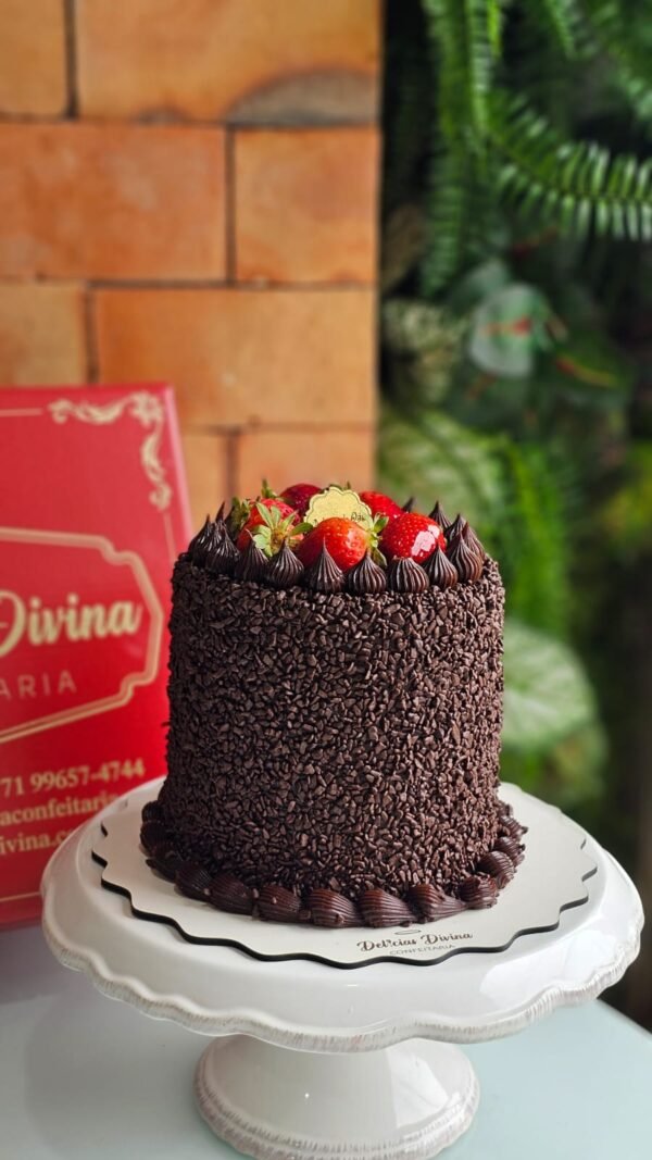 Torta Brigadeiruda com Morangos