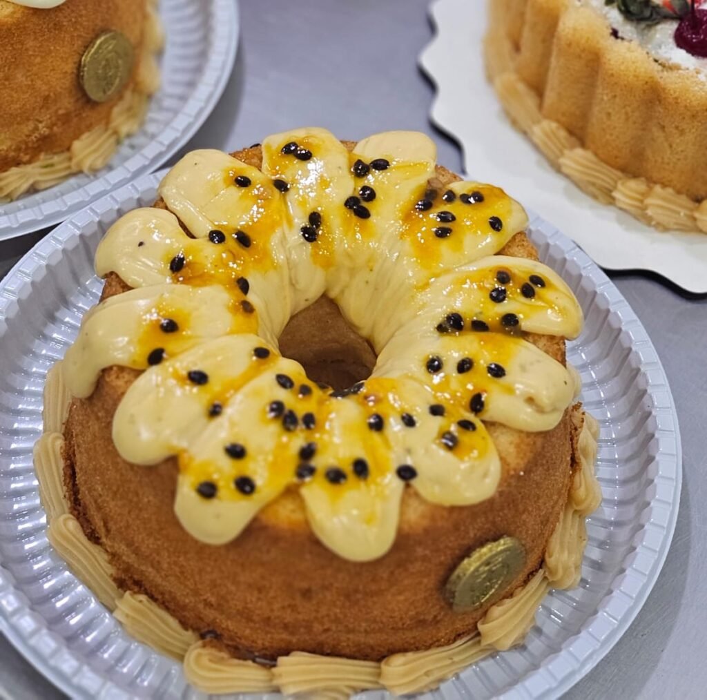 Bolo banhado de maracujá
